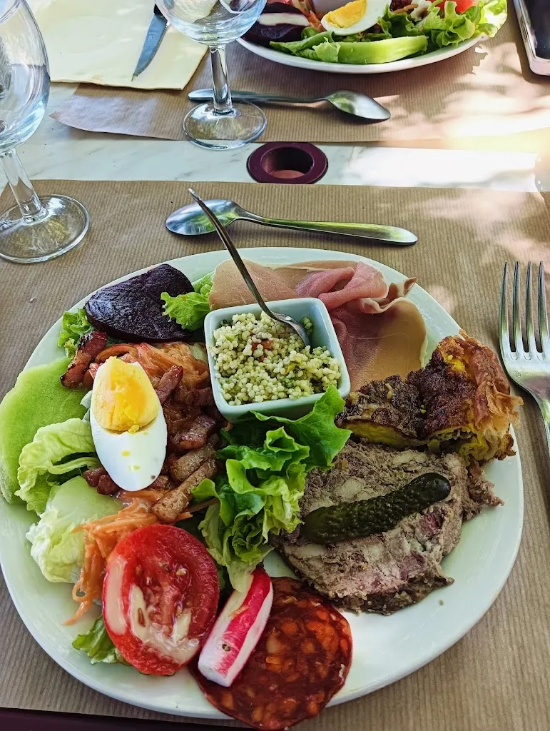 รัตติกาล หาญธัญกรรม_Restaurant Les Glycines_Saint-Paul-Cap-de-Joux_review