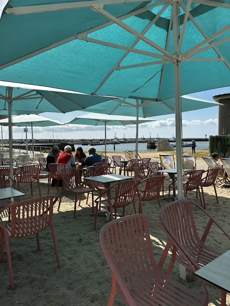 Zaïneb Haloui_La Fabrik_Saint-Nazaire_review