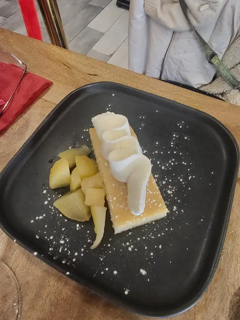 Marie Godier_Aux Deux Amours_Saint-Nazaire_review