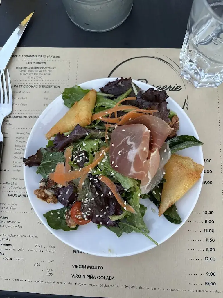 Zoe_LA BERGERIE_Maubec_review