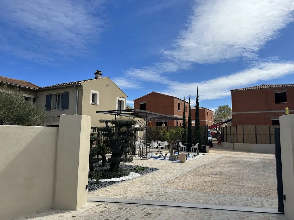 Mecene Dekrizo_Le Petit Eden_Saint-Quentin-la-Poterie_recensione