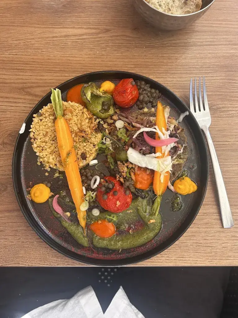 Dominic Byrne_le pèbre d'aï_Saint-Quentin-la-Poterie_review