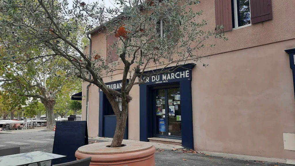 Bar Du Marché Restaurant in Saint-Quentin-la-Poterie