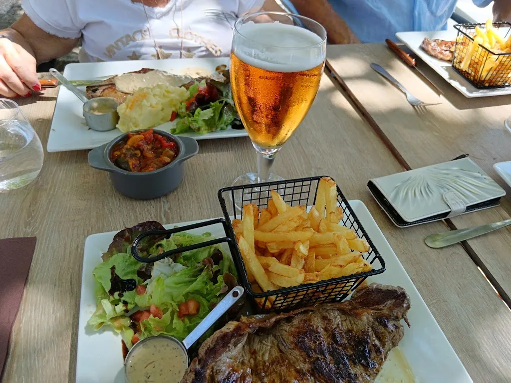 Bar Du Marché_Saint-Quentin-la-Poterie_slider_image_2