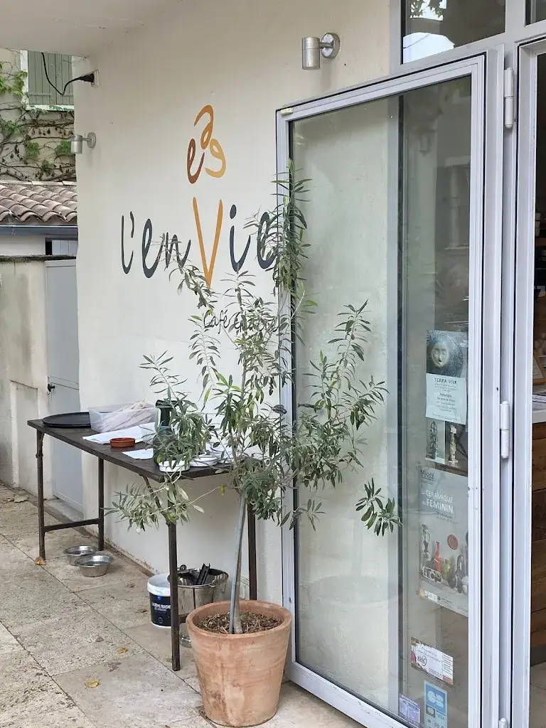 Colin Campbell-Austin_L'Envie café glacier_Saint-Quentin-la-Poterie_review