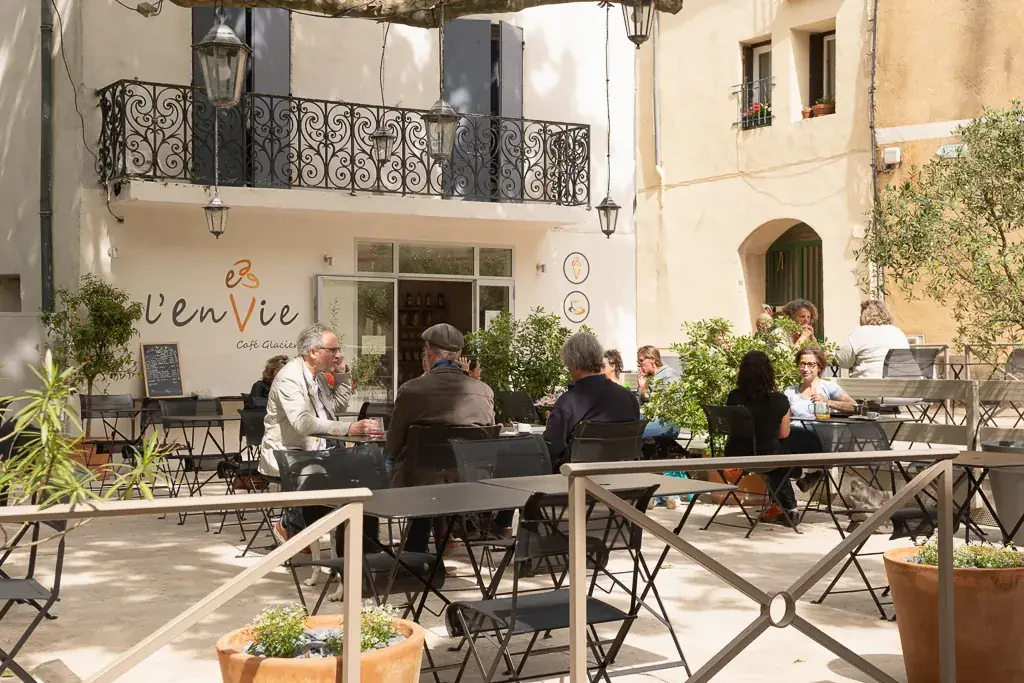 L'Envie café glacier_Saint-Quentin-la-Poterie_slider_image_1