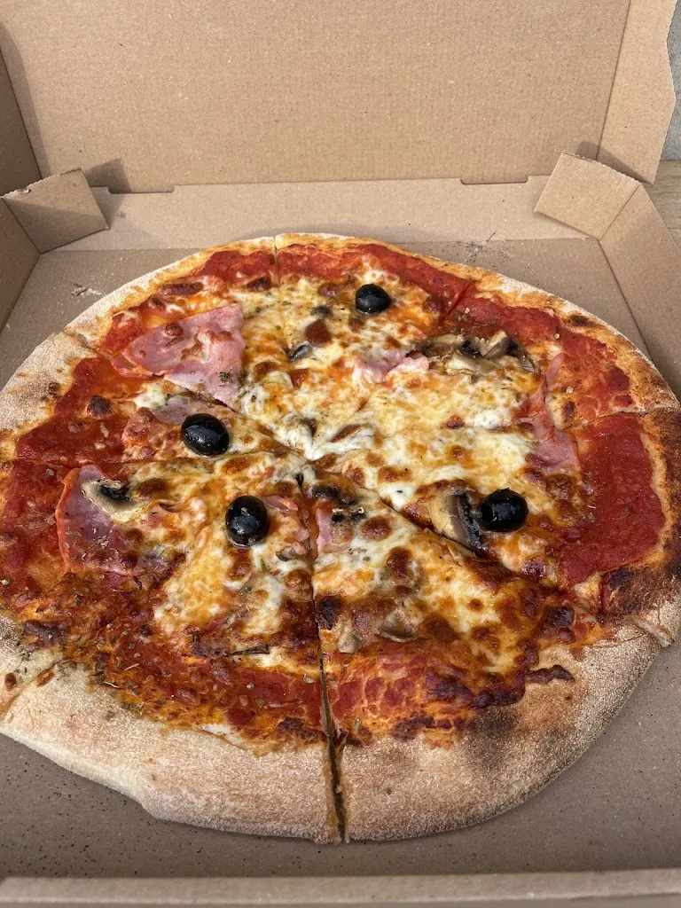 J L_La Pizza de Carmen_Saint-Quentin-la-Poterie_review