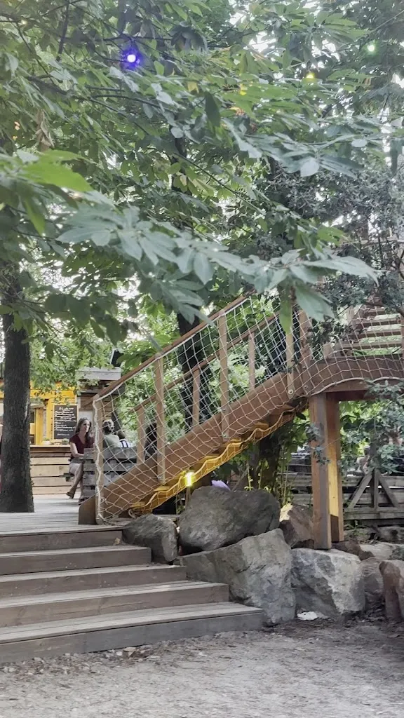 Mira Czutka_La Guinguette du Parc_Saint-Quentin-la-Poterie_reseña