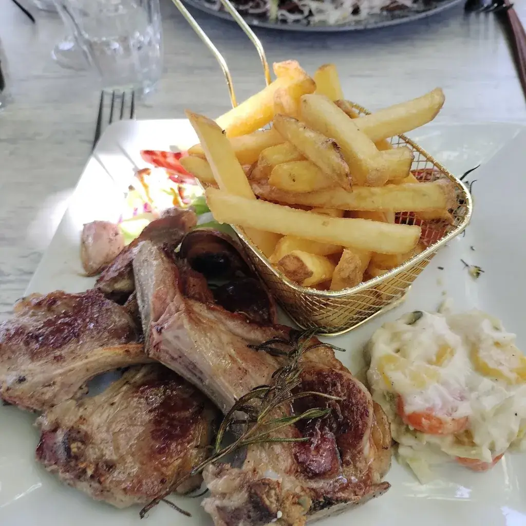 Steven Crawford_L' Industrie_Saint-Victor-la-Coste_review