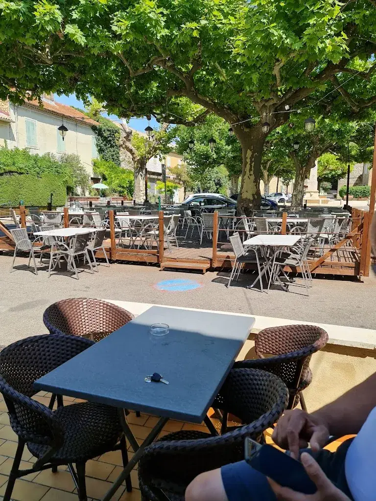 L' Industrie restaurant in Saint-Victor-la-Coste