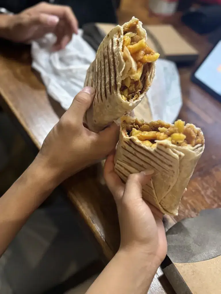 축구에빠지다 Fall in Football_Snack le M_Saint-Victor-la-Coste_review