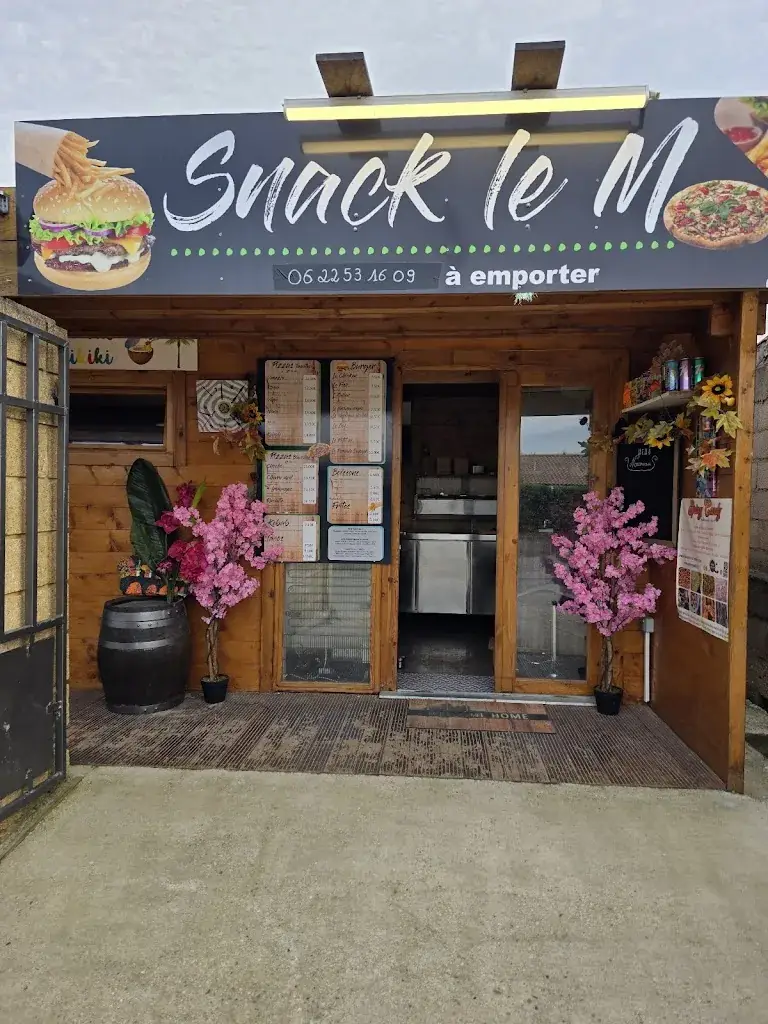 Snack le M restaurant in Saint-Victor-la-Coste