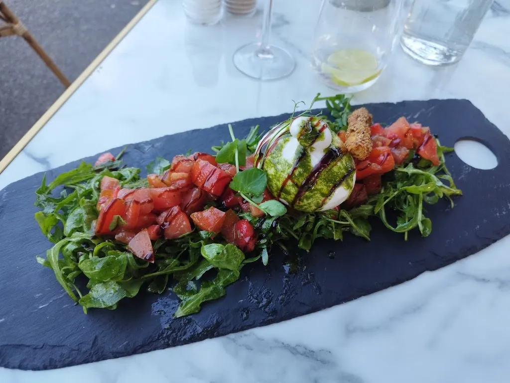 Café Saint-Pierre_Maubec_slider_image_3