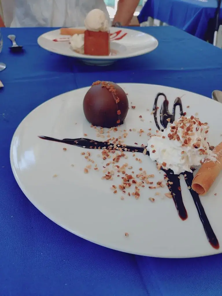 Lilian Brosseau_Le Globe_Saleilles_review