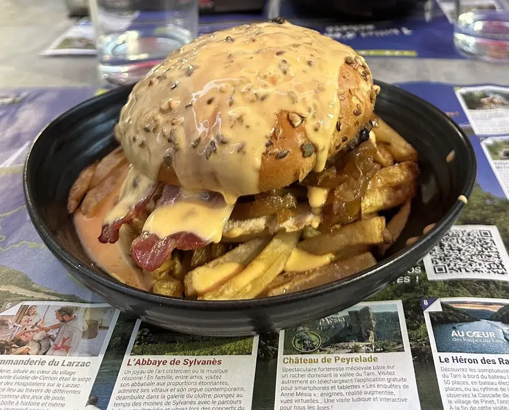 Ewan_Bar et Restaurant L'EXCEPCION_Salles-Curan_recensione