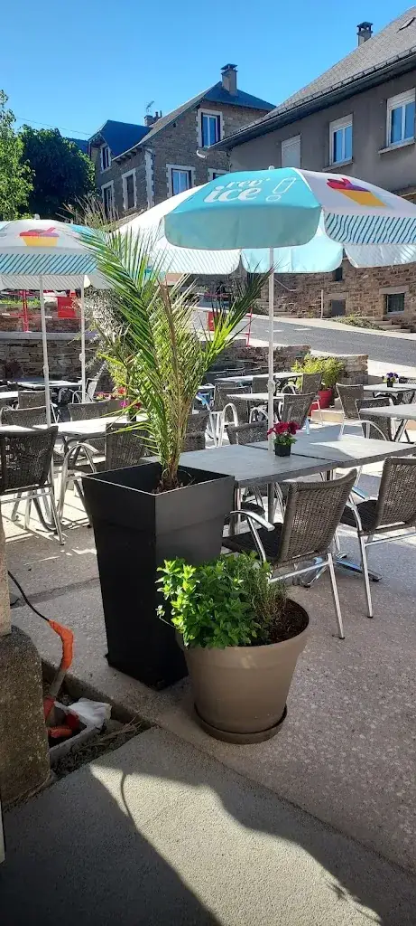 Bar et Restaurant L'EXCEPCION ristorante a Salles-Curan