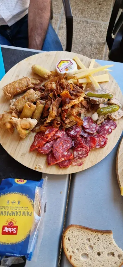 Albin Mathias_Restaurant / bar AL TOUPI_Salles-Curan_recensione