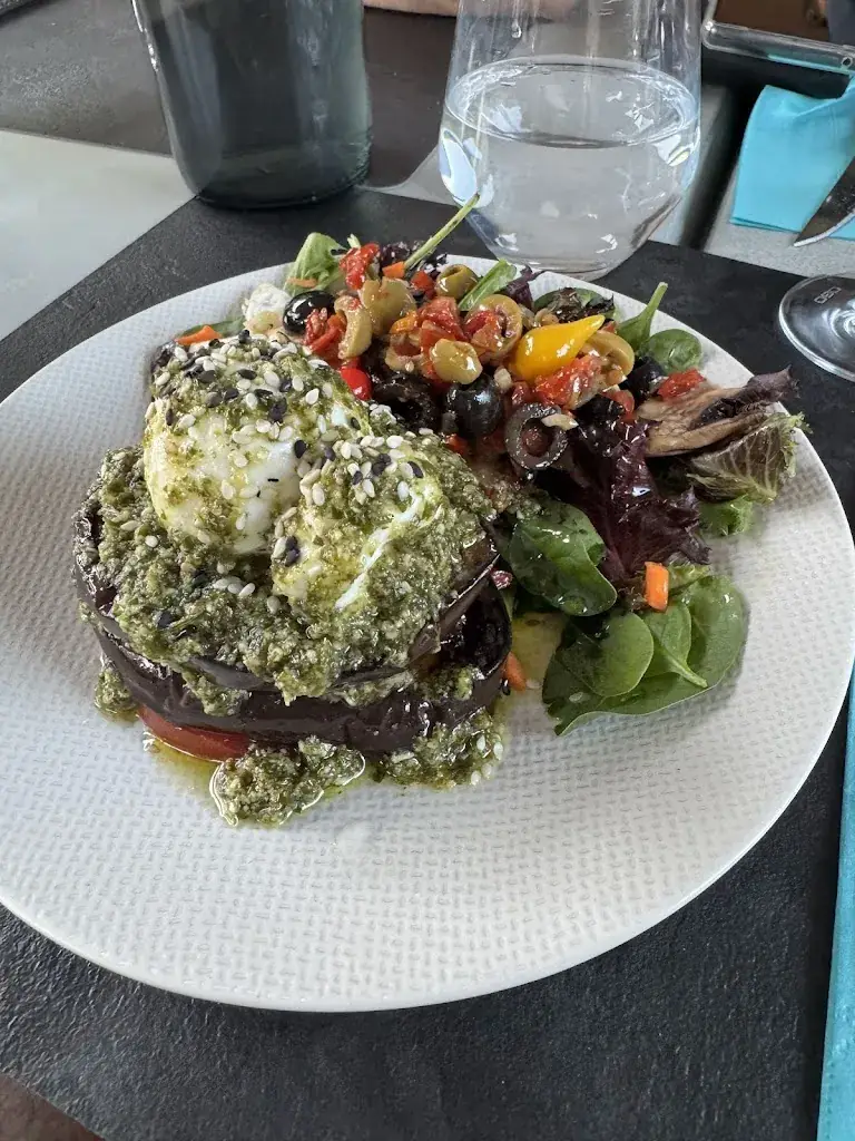 Jordan Gayraud_Restaurant / bar AL TOUPI_Salles-Curan_recensione