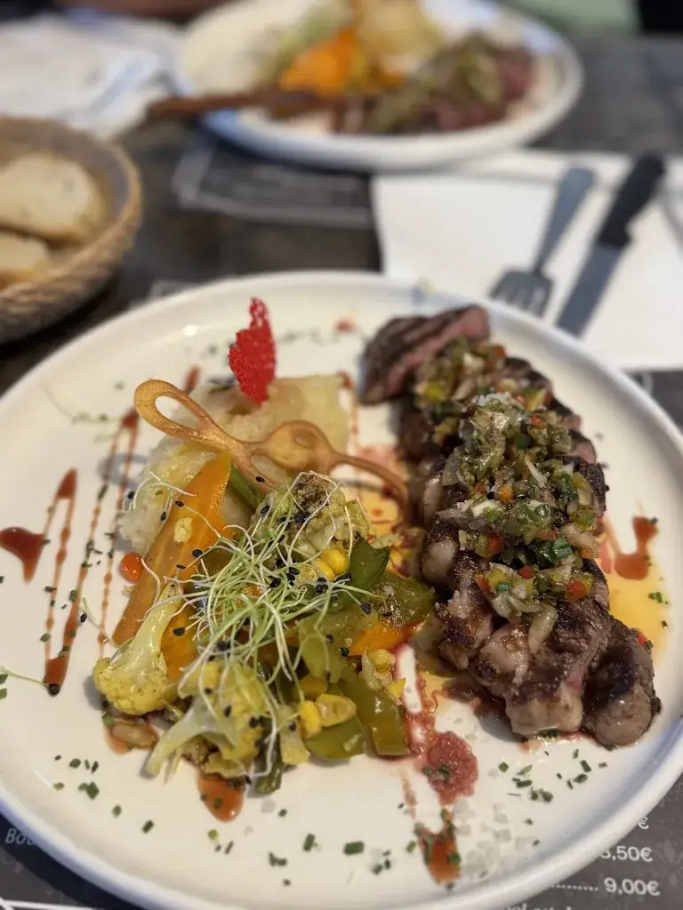 Kim Dickhout-Buijs_Le café sud_Sainte-Marie-la-Mer_review