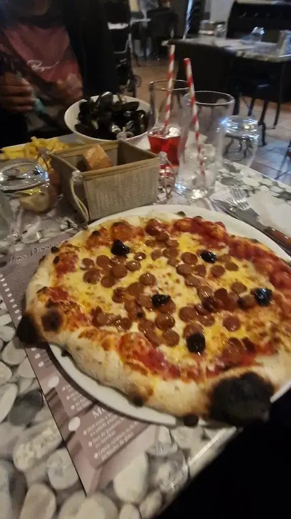 Le café sud_Sainte-Marie-la-Mer_slider_image_2