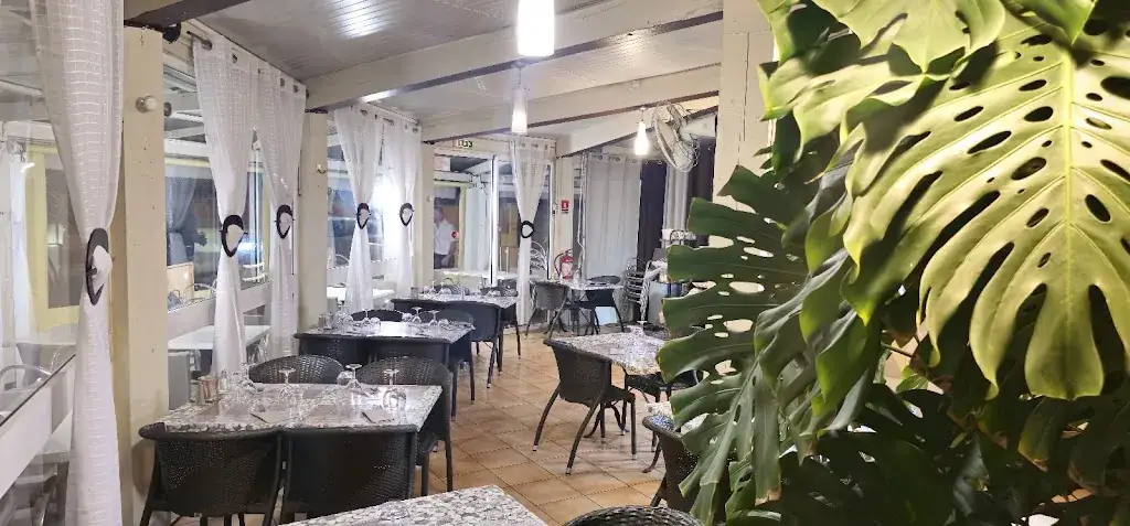 Le café sud_Sainte-Marie-la-Mer_slider_image_3