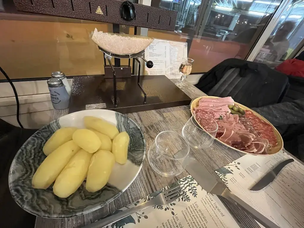 Samantha Reavley_Y Sem Be_Sainte-Marie-la-Mer_recensione