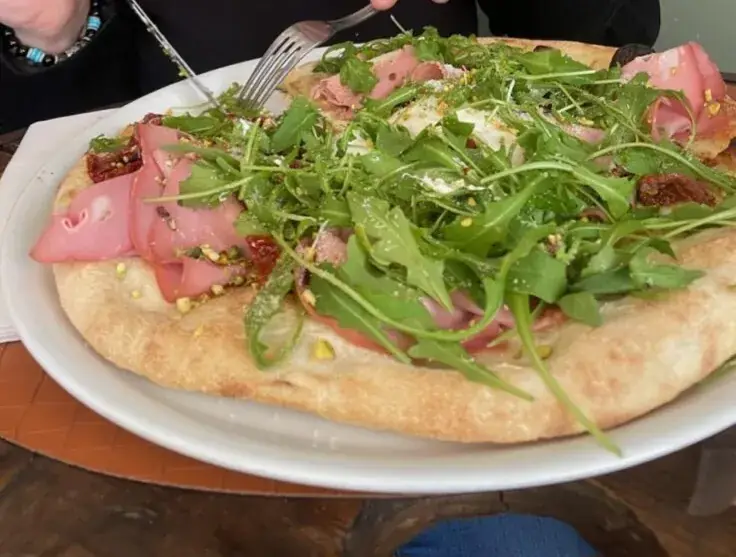 Pizzeria Trattoria Mona Lisa_Maubec_slider_image_3