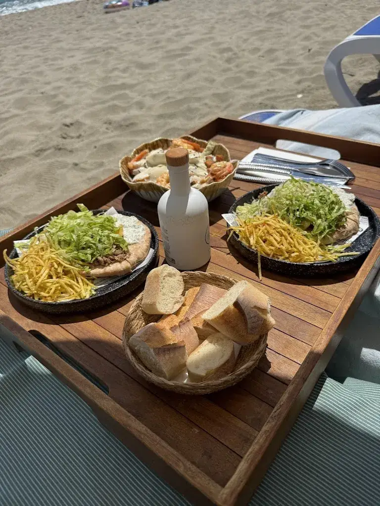 Richard Seman_Le Victoria _Sainte-Marie-la-Mer_review