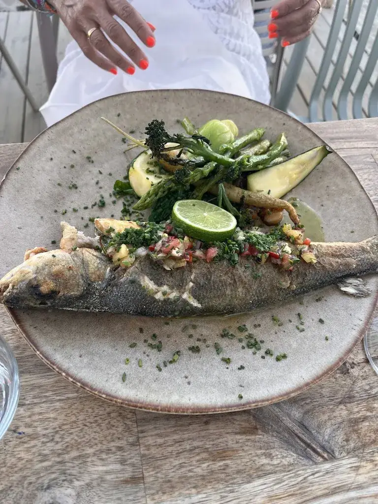 Martine Cassou_Le Victoria _Sainte-Marie-la-Mer_review