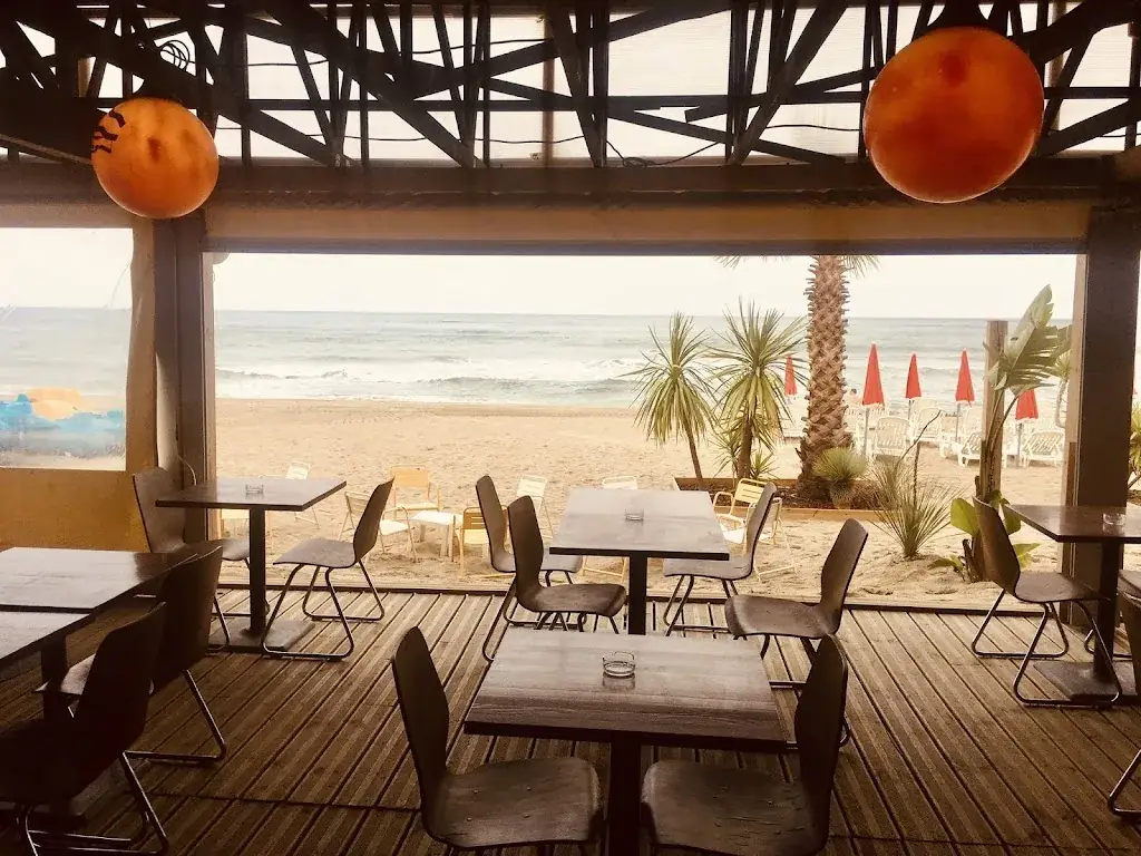 Le Victoria  restaurant in Sainte-Marie-la-Mer