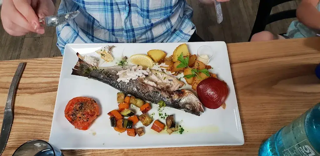 Hannah Jackson_El Pica Pica_Sainte-Marie-la-Mer_review