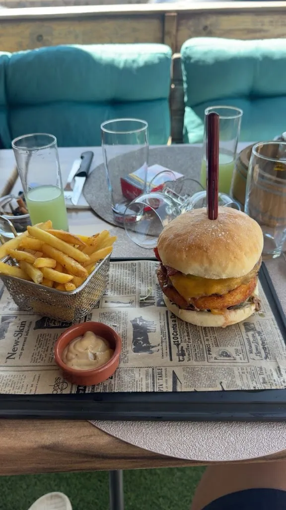 Adrien Mariotti_Ô Cabanon_Sainte-Marie-la-Mer_Bewertung