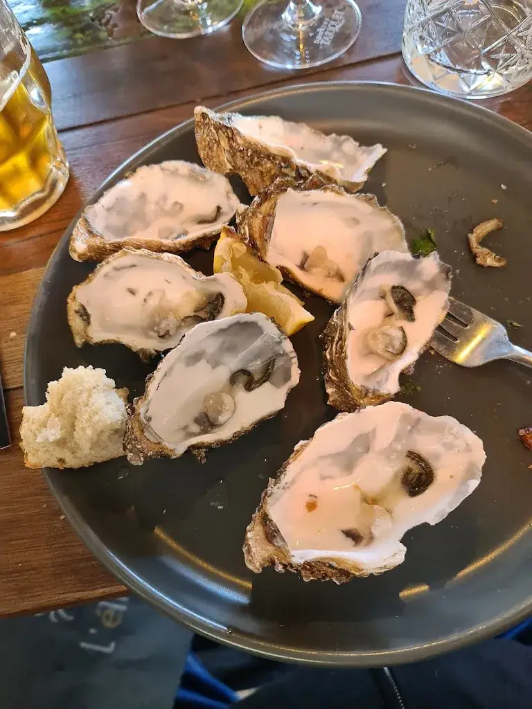 Clive Hall_Poissonnerie Restaurant L'Étrille_Sainte-Marie-la-Mer_review