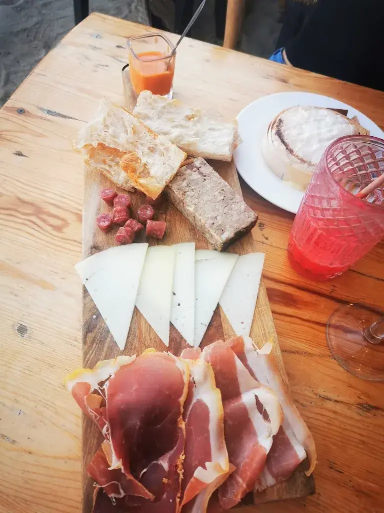 katia batista_Le Spot_Sainte-Marie-la-Mer_review