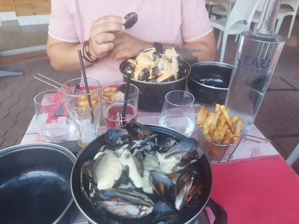 Maljournal Perline_chez nous 66_Sainte-Marie-la-Mer_review