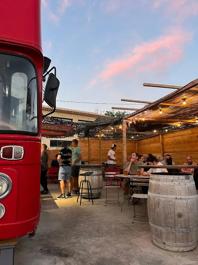 Kevin Gits_The Temple bus_Maubec_review