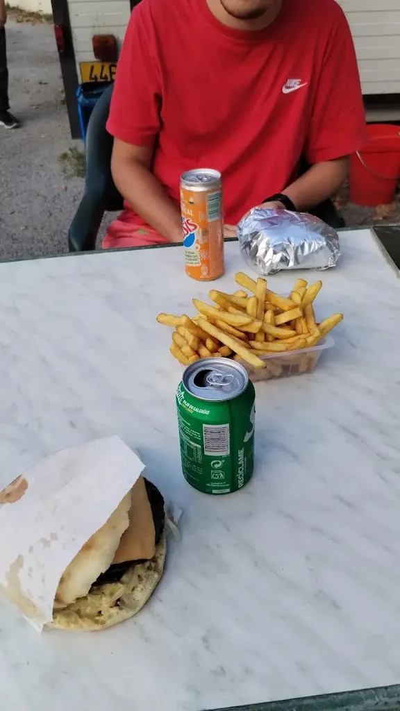 cloé jako_Happy Frite_Saint-Laurent-de-Cerdans_review