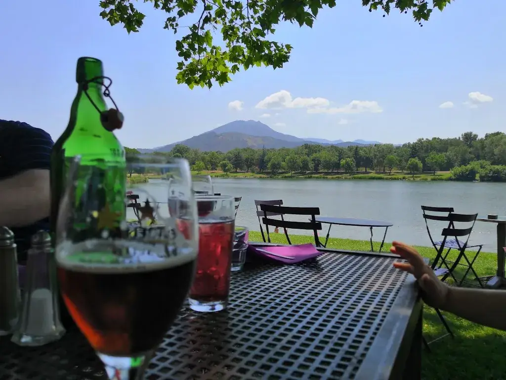 Ieva Butkute_La guinguette du lac_Saint-Jean-Pla-de-Corts_review