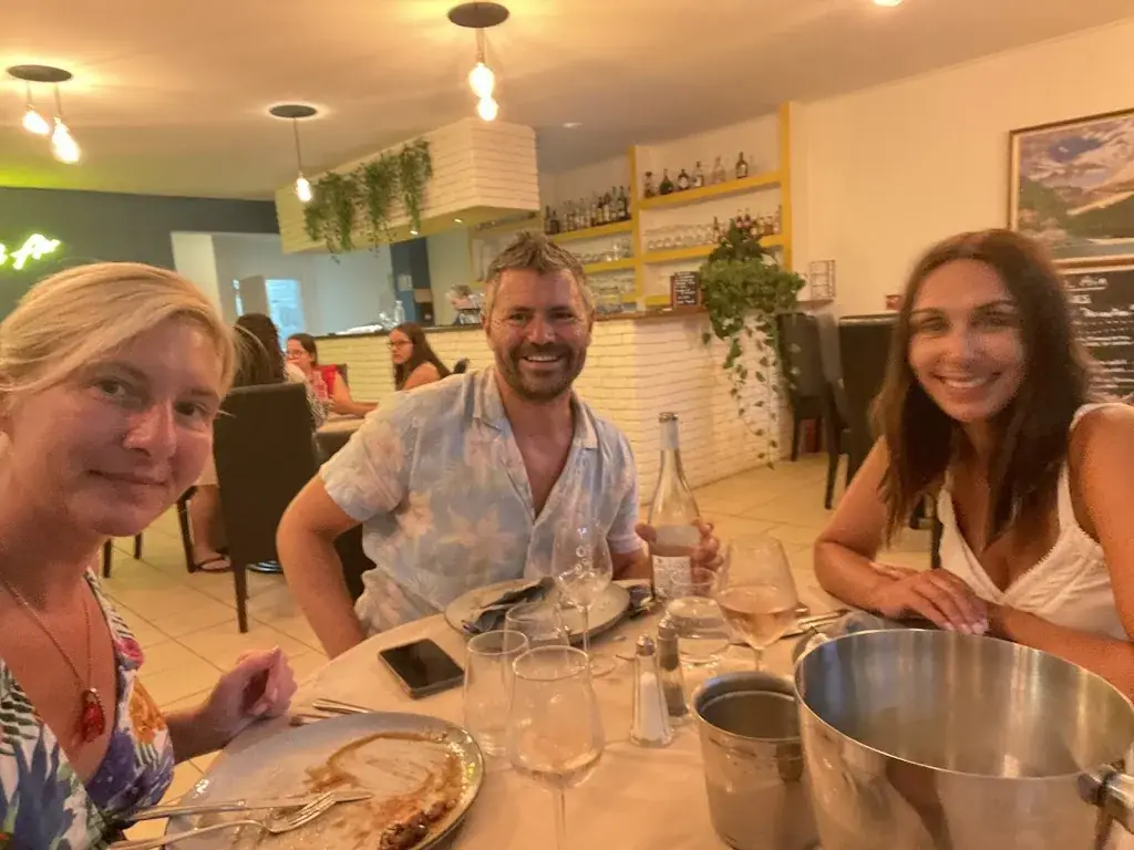 Leanne Hindle_Le Nouvel Air_Sauvian_review