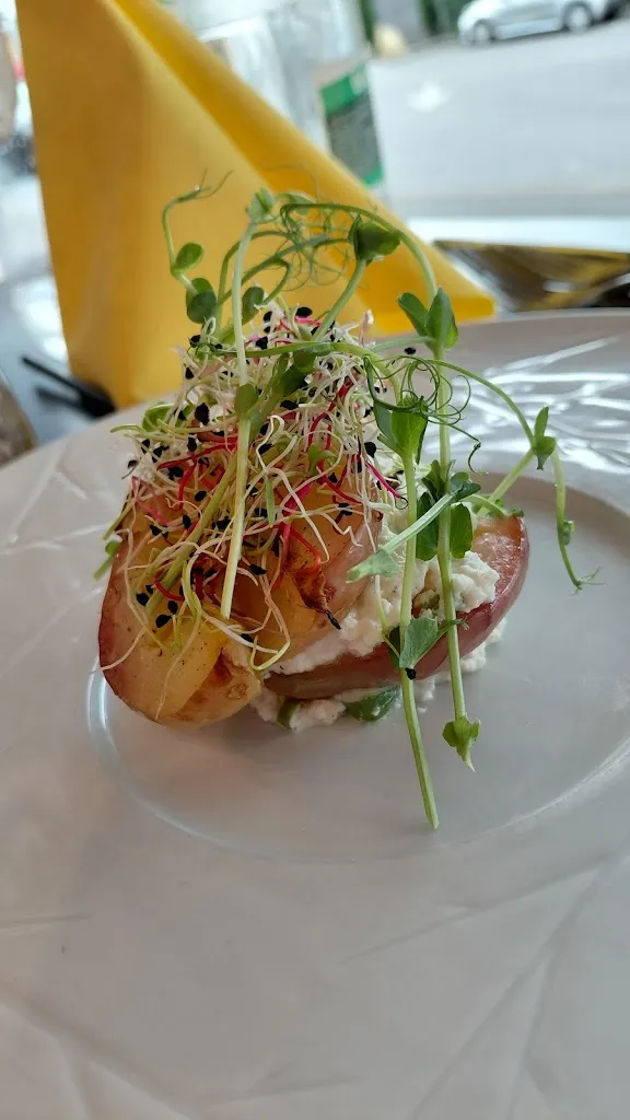 Elle Cna_L'histoire du Sept_Annecy_review