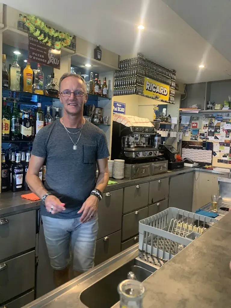 Nathan Rossi_Aux amis_Annecy_review