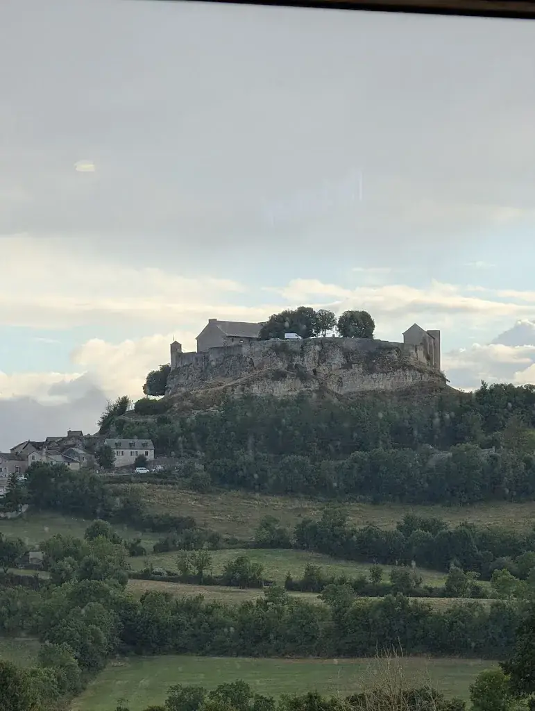 Claire Ratley_LEO RESTO - AIRE DE L'AVEYRON_d'Aveyron_review