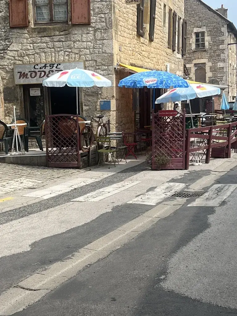 Cafe Moderne restaurant in d'Aveyron