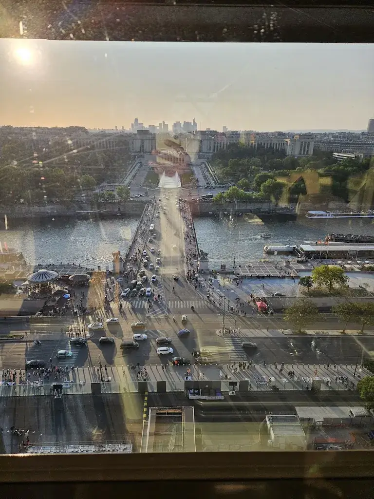 Suresh Kumili_Madame Brasserie - Tour Eiffel_Paris_review