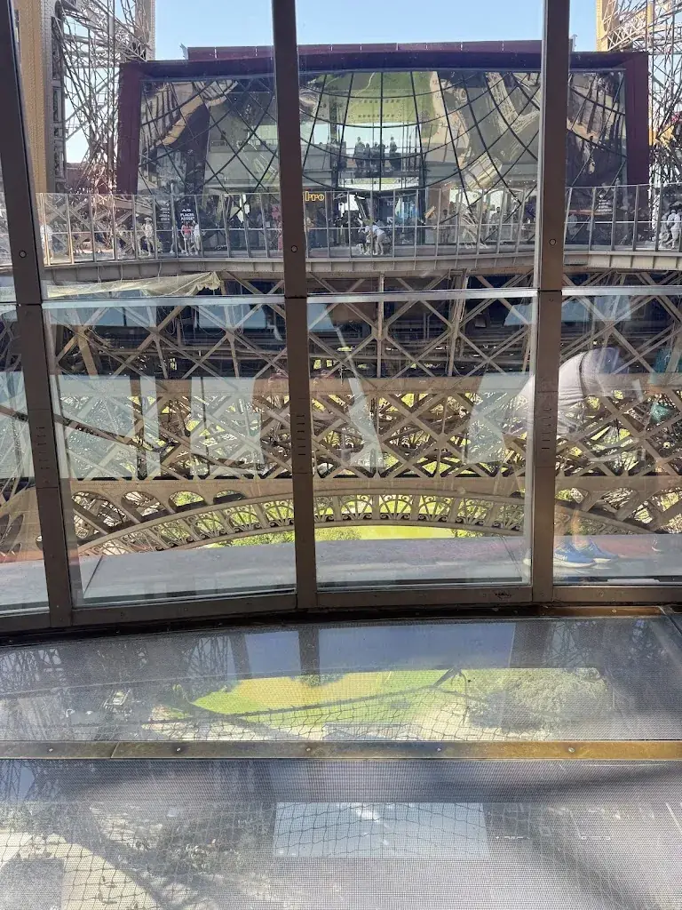 Viyada Bunnag_Madame Brasserie - Tour Eiffel_Paris_review