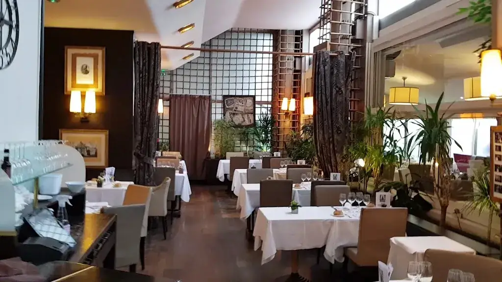 Chez Françoise_Paris_slider_image_2