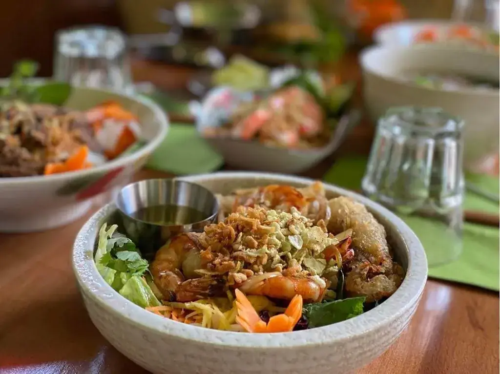 Com Restaurant_Paris_slider_image_3