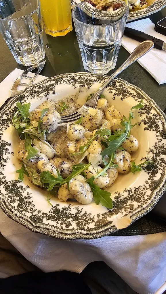 Crystal Redburn_La Casa di Alfio_Paris_recensione