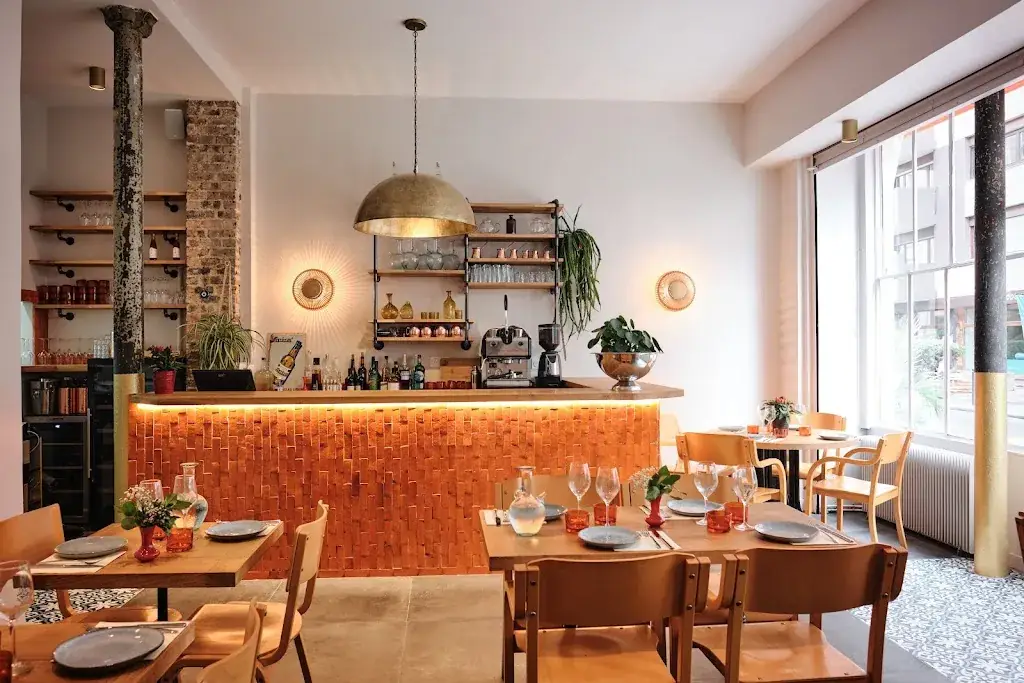 Sama bistro restaurant in Paris