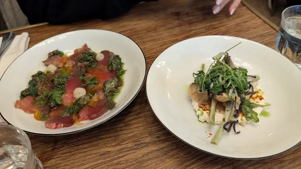 Alex Reeves_Le Mermoz_Paris_reseña